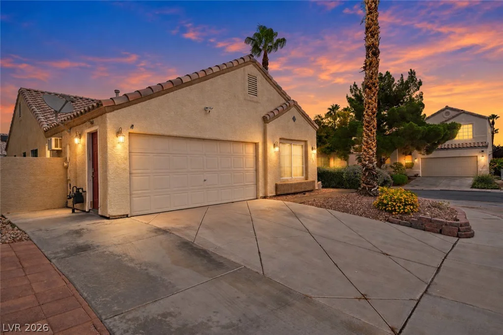 7700 Beach Falls, Las Vegas, NV 89149