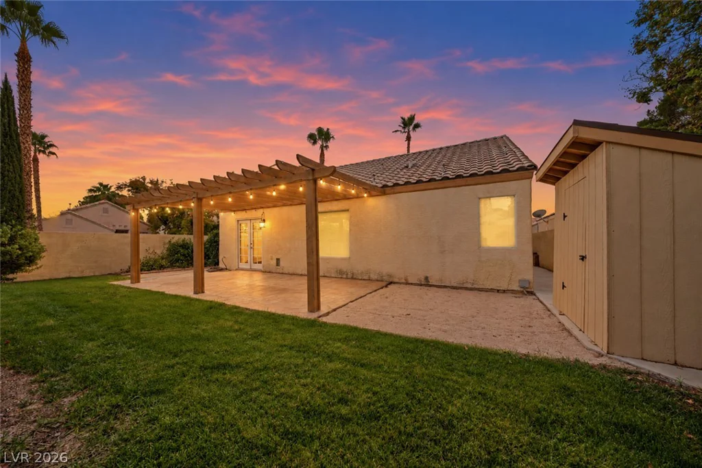 7700 Beach Falls, Las Vegas, NV 89149