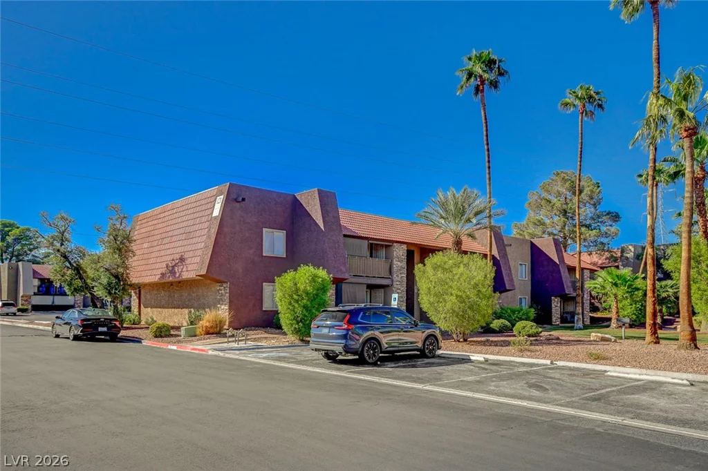 5116 River Glen, Las Vegas, NV 89103