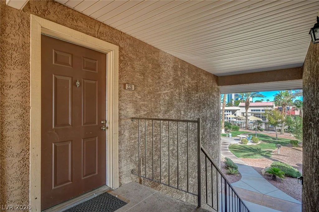 5116 River Glen, Las Vegas, NV 89103