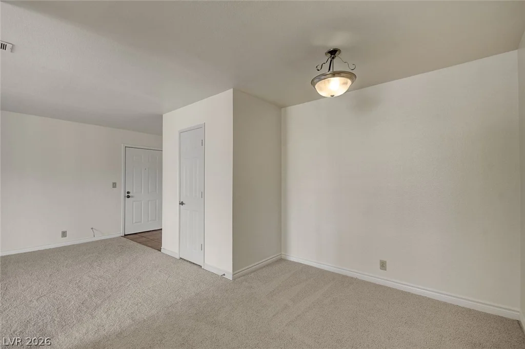 5116 River Glen, Las Vegas, NV 89103