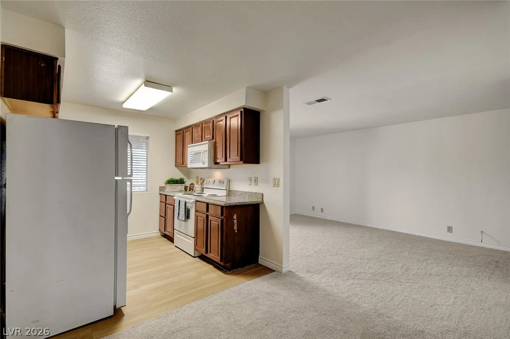 5116 River Glen, Las Vegas, NV 89103