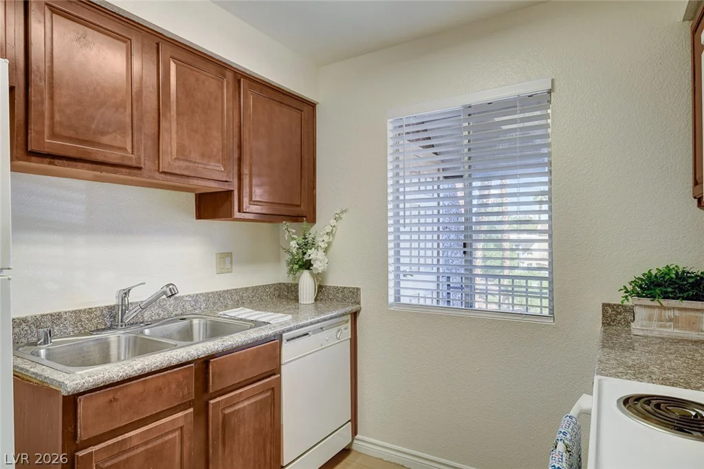 5116 River Glen, Las Vegas, NV 89103