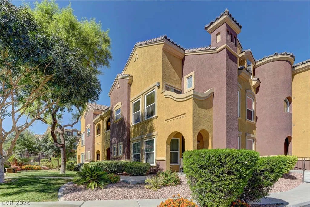 3975 Hualapai, Las Vegas, NV 89129