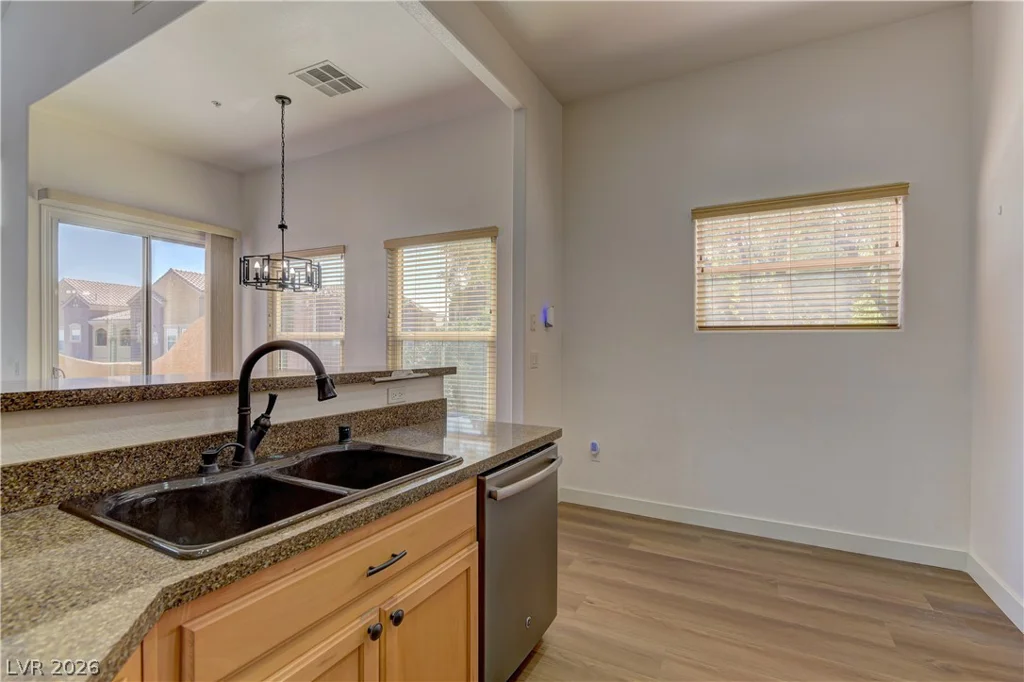 3975 Hualapai, Las Vegas, NV 89129