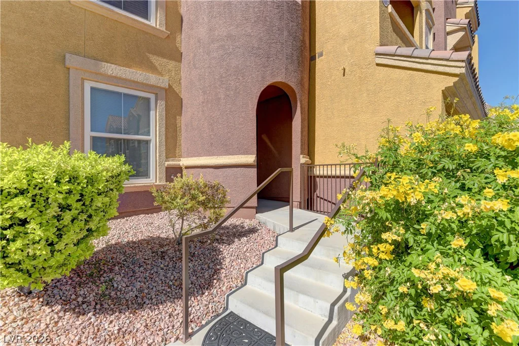 3975 Hualapai, Las Vegas, NV 89129