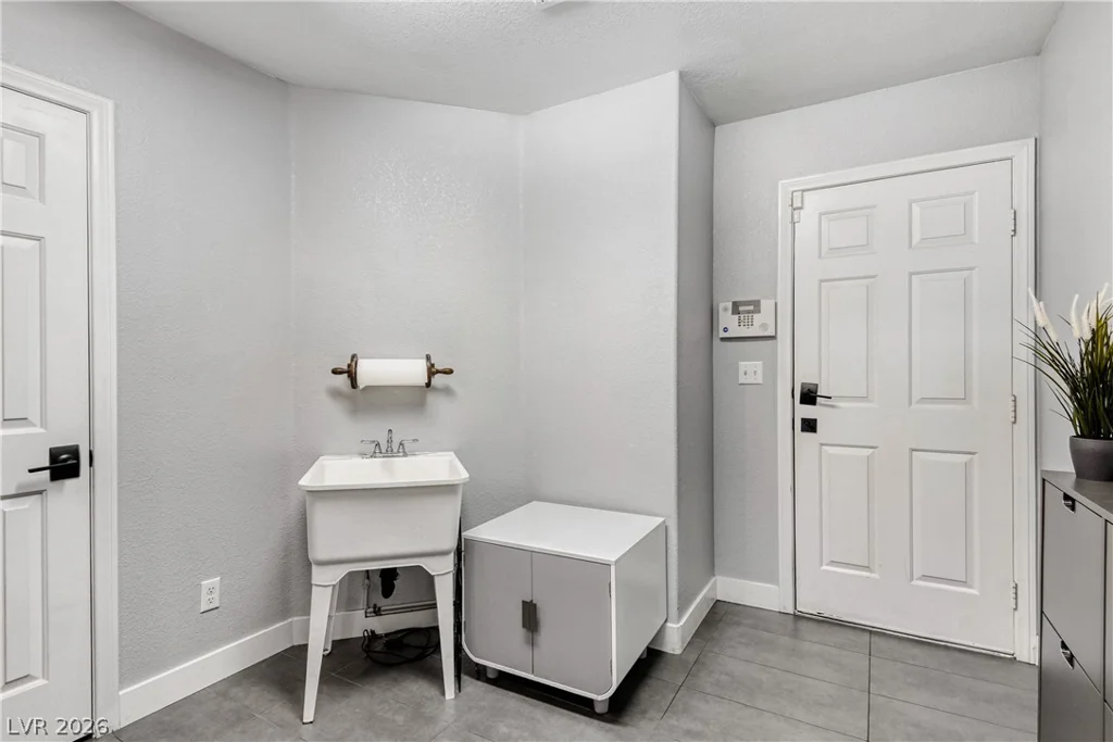 1915 Coralino, Henderson, NV 89074
