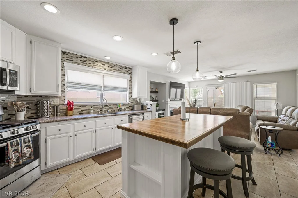 1917 Badger Canyon, North Las Vegas, NV 89031