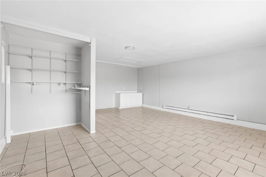 4051 Springhill, Las Vegas, NV 89121