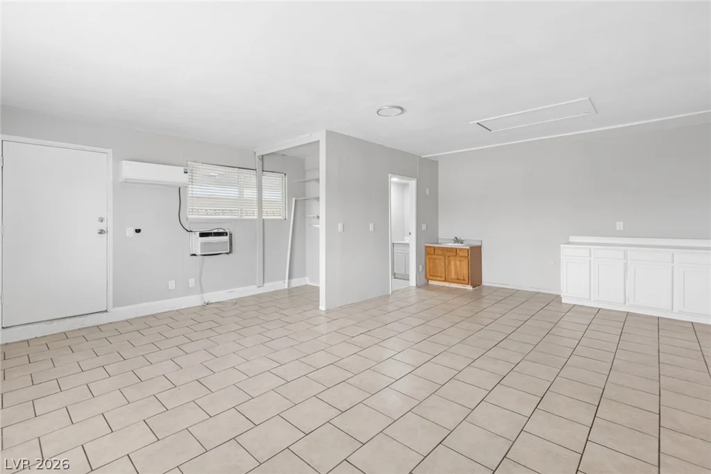 4051 Springhill, Las Vegas, NV 89121
