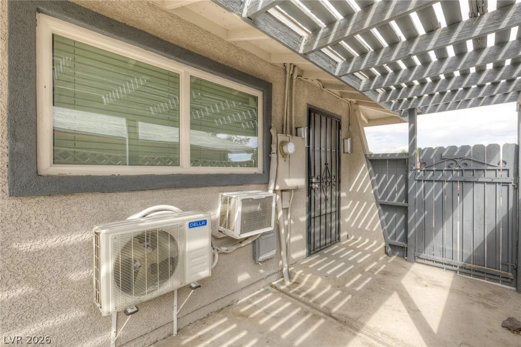 4051 Springhill, Las Vegas, NV 89121
