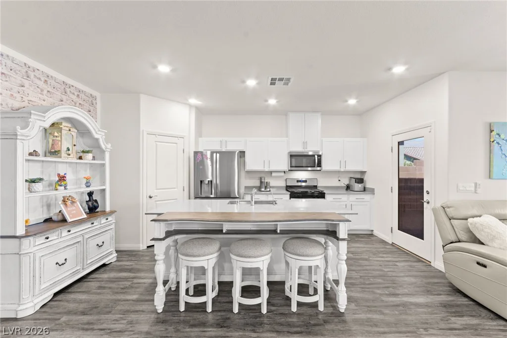1716 Viola Falls, North Las Vegas, NV 89084