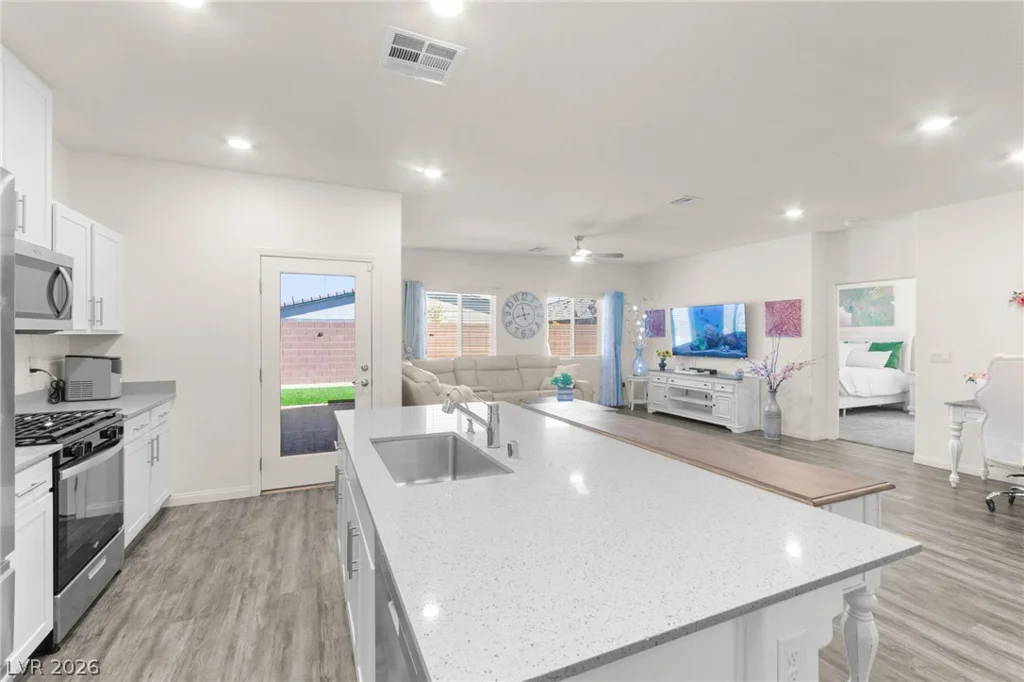 1716 Viola Falls, North Las Vegas, NV 89084