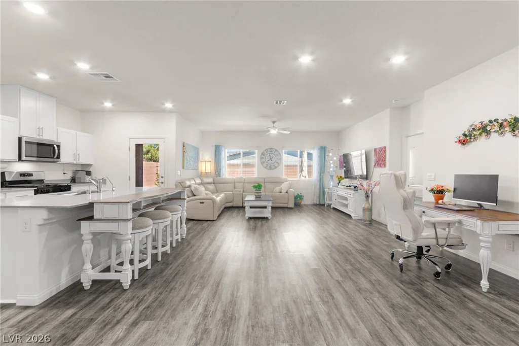 1716 Viola Falls, North Las Vegas, NV 89084
