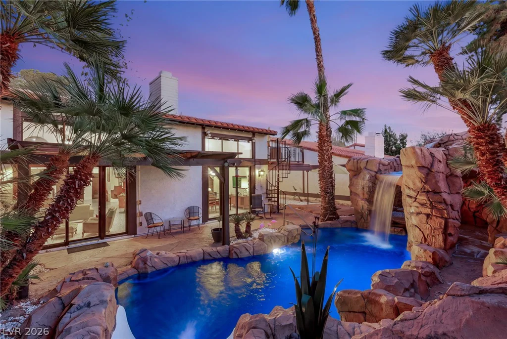 2100 Plaza Del Dios, Las Vegas, NV 89102