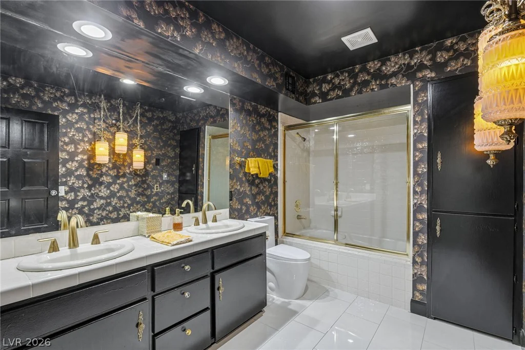 2100 Plaza Del Dios, Las Vegas, NV 89102