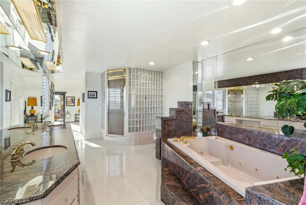 2100 Plaza Del Dios, Las Vegas, NV 89102