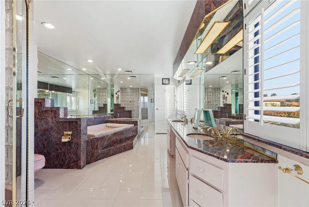 2100 Plaza Del Dios, Las Vegas, NV 89102