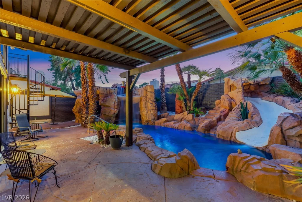 2100 Plaza Del Dios, Las Vegas, NV 89102
