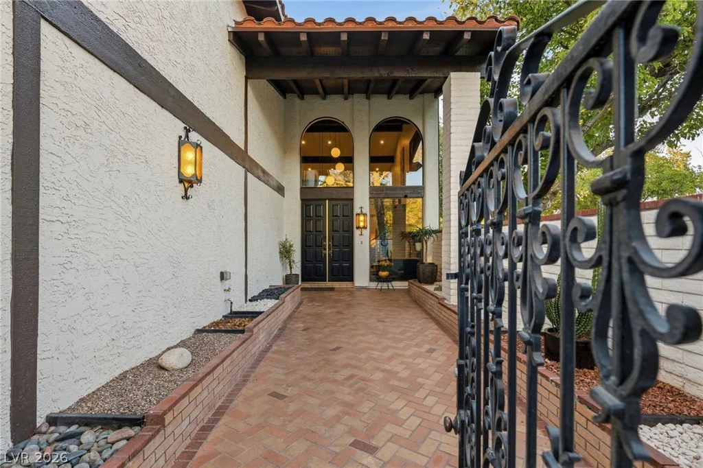 2100 Plaza Del Dios, Las Vegas, NV 89102