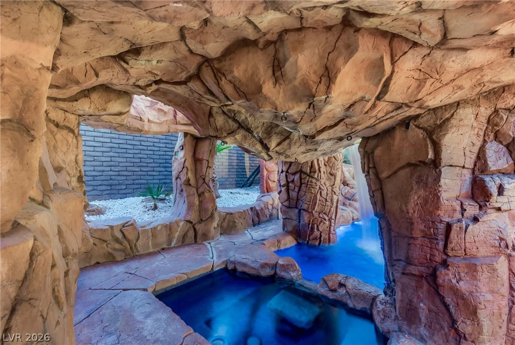 2100 Plaza Del Dios, Las Vegas, NV 89102
