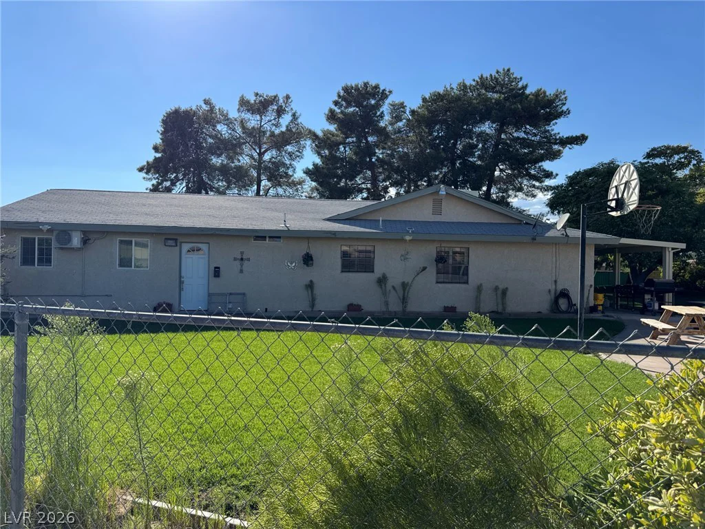 7920 Hickam, Las Vegas, NV 89129