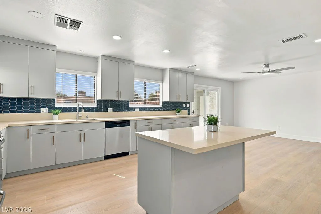 3731 Moberly, Las Vegas, NV 89139