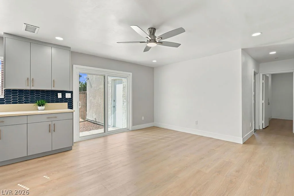 3731 Moberly, Las Vegas, NV 89139
