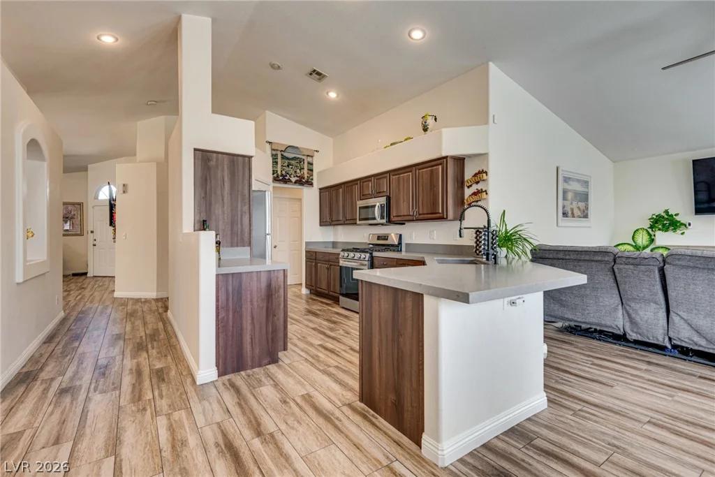 7229 Chic, Las Vegas, NV 89129