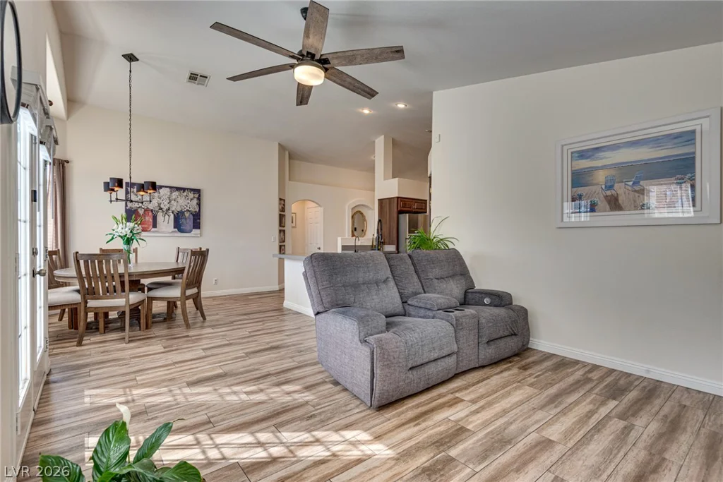 7229 Chic, Las Vegas, NV 89129