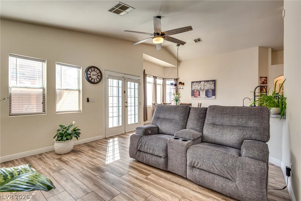 7229 Chic, Las Vegas, NV 89129