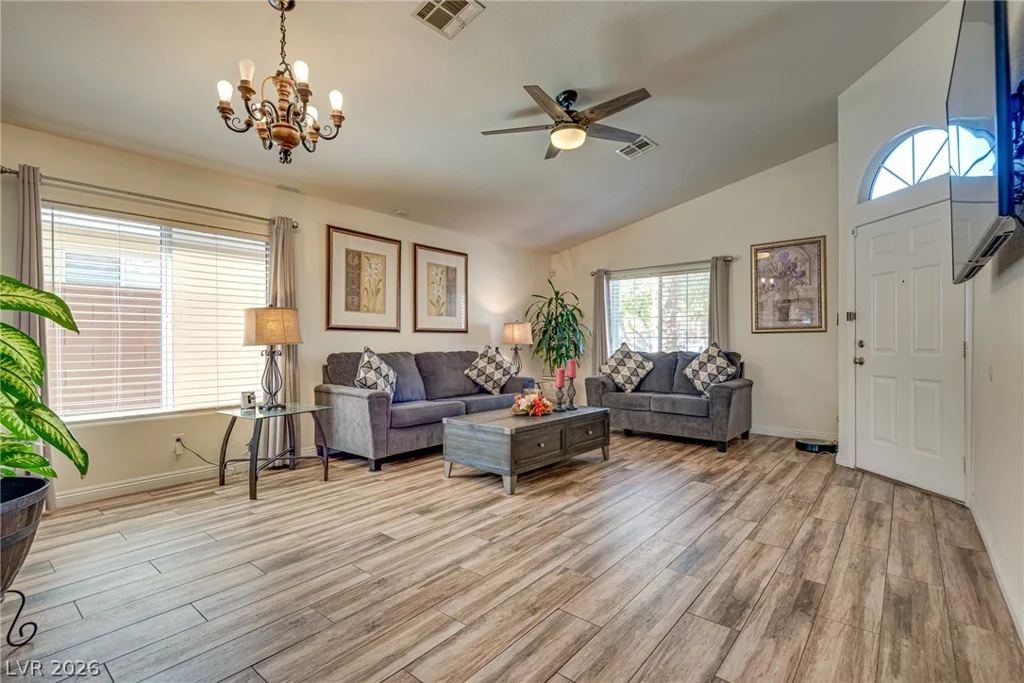 7229 Chic, Las Vegas, NV 89129