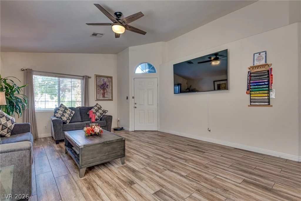 7229 Chic, Las Vegas, NV 89129