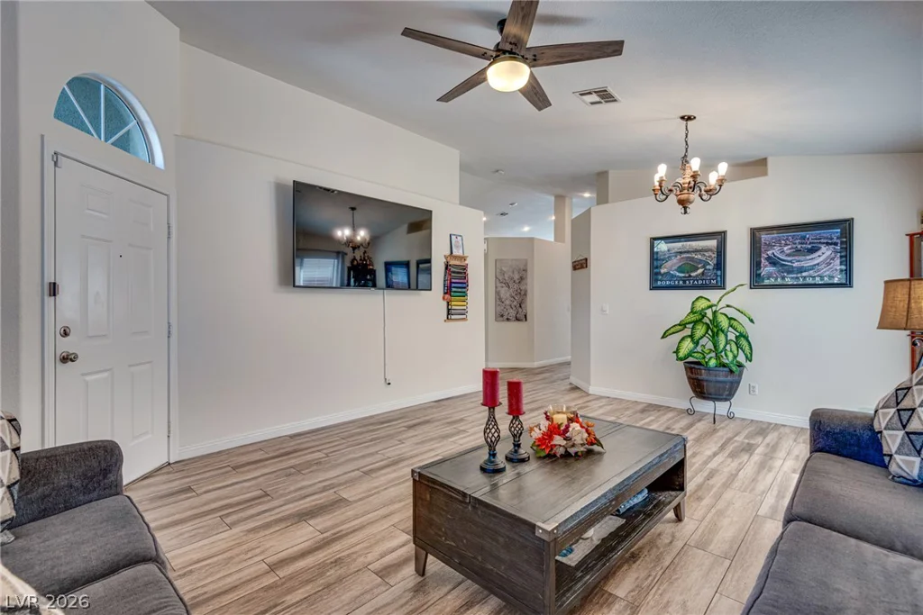 7229 Chic, Las Vegas, NV 89129