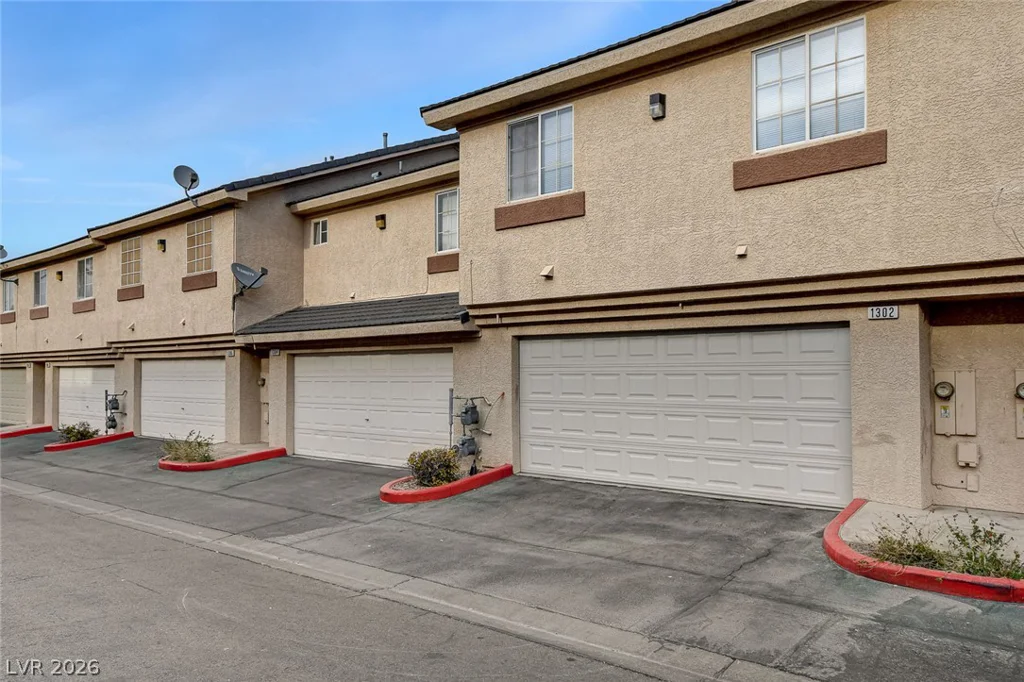 1302 Dusty Creek, Las Vegas, NV 89128