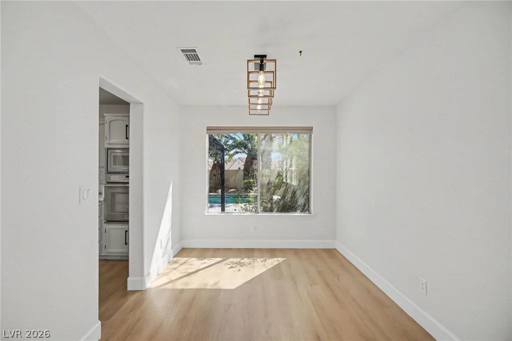 1828 Derbyshire, Las Vegas, NV 89117
