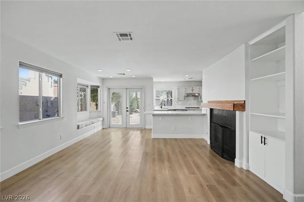 1828 Derbyshire, Las Vegas, NV 89117