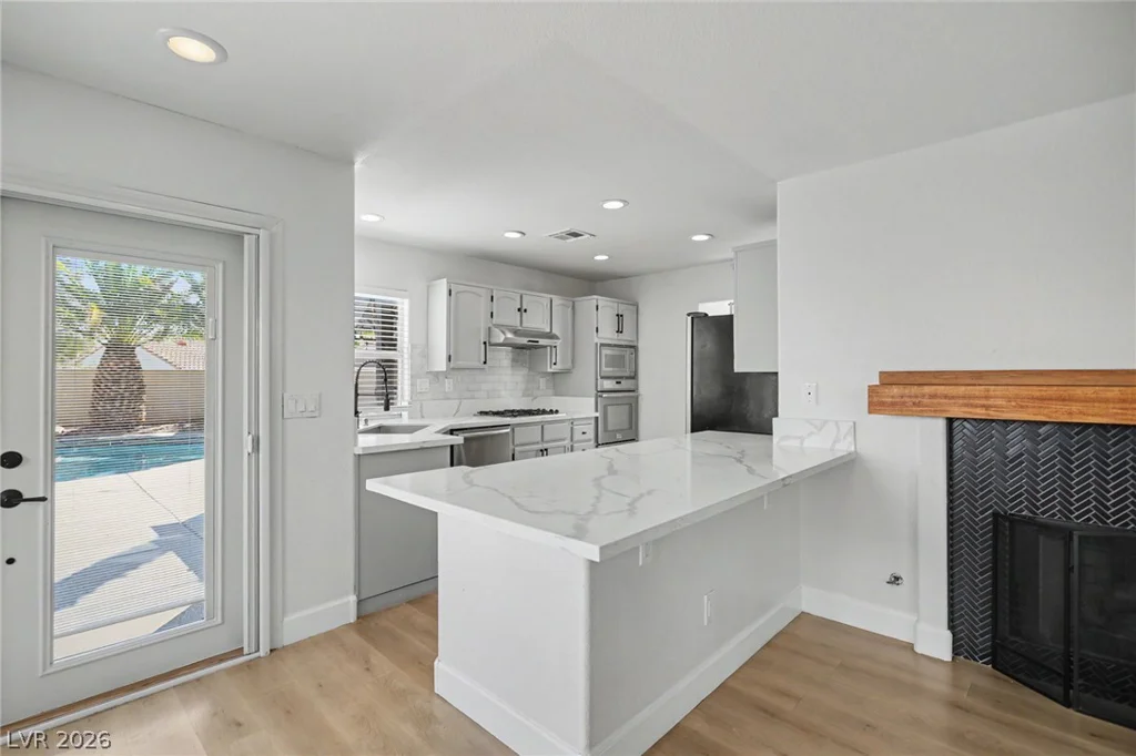 1828 Derbyshire, Las Vegas, NV 89117