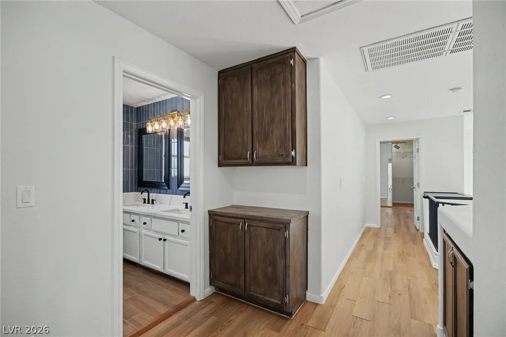 1828 Derbyshire, Las Vegas, NV 89117