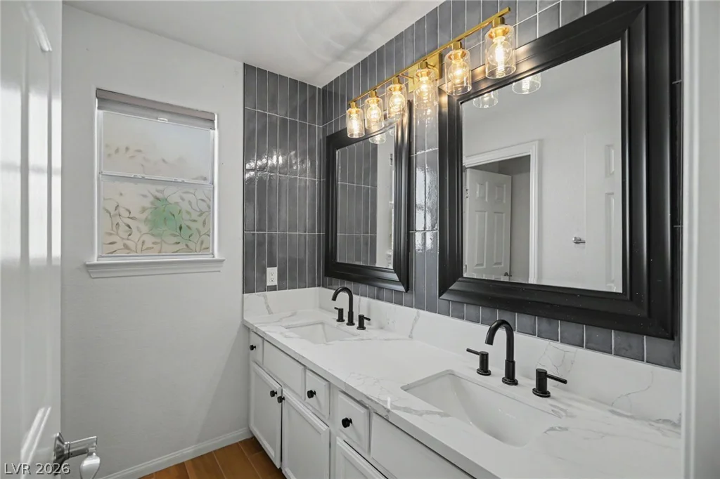 1828 Derbyshire, Las Vegas, NV 89117