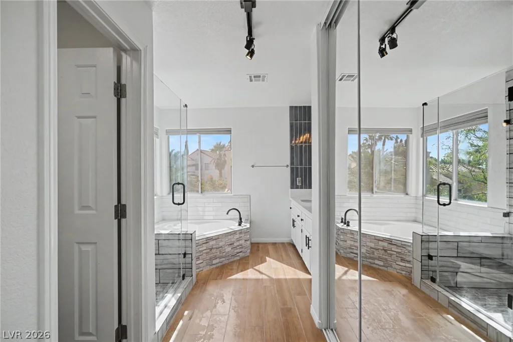 1828 Derbyshire, Las Vegas, NV 89117