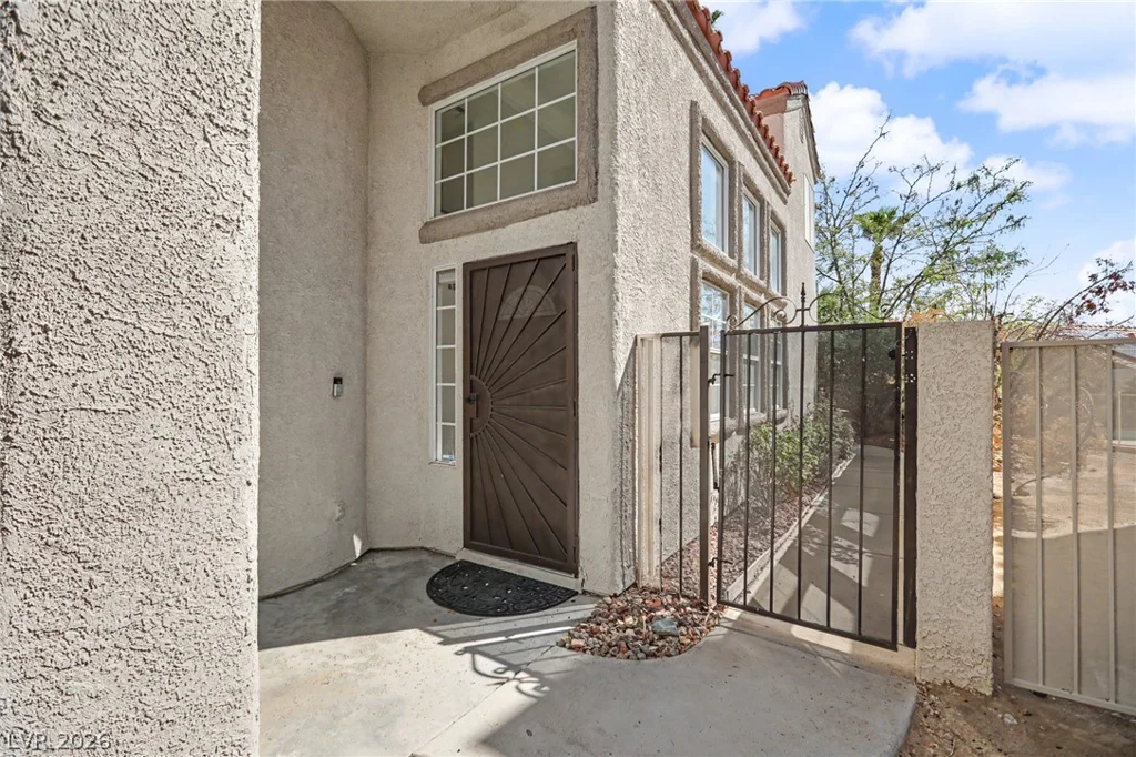1828 Derbyshire, Las Vegas, NV 89117