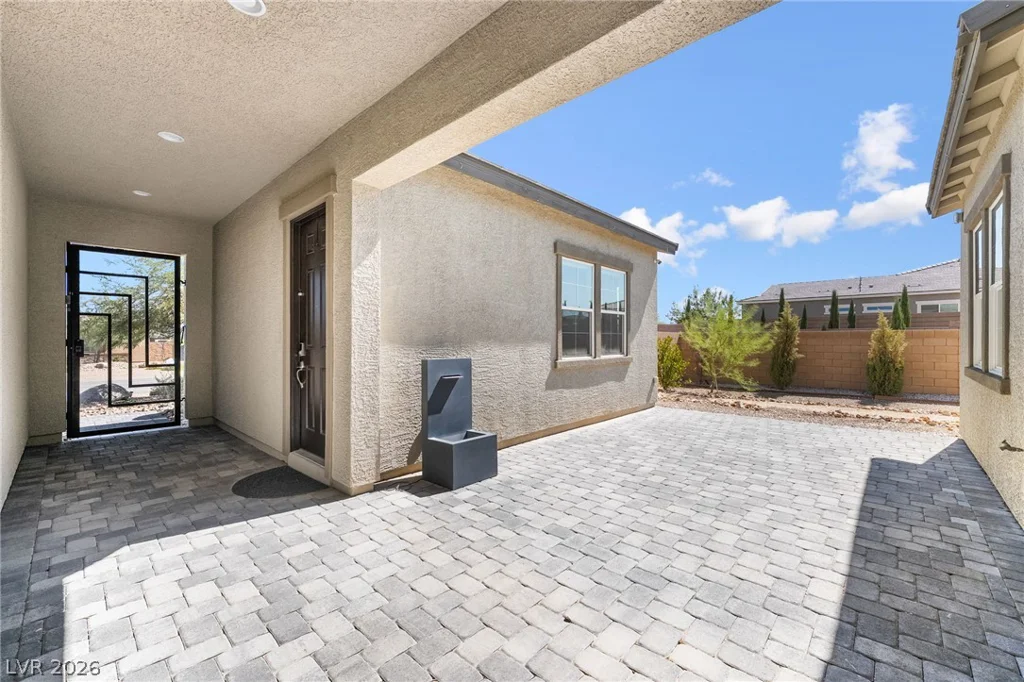 8735 Pioneer, Las Vegas, NV 89113