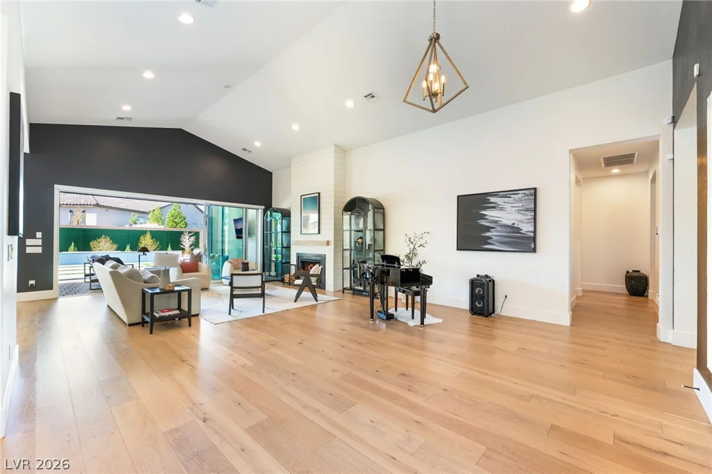 8735 Pioneer, Las Vegas, NV 89113