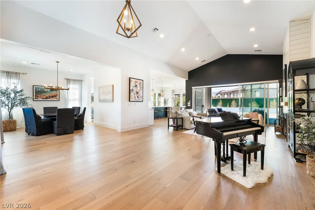 8735 Pioneer, Las Vegas, NV 89113