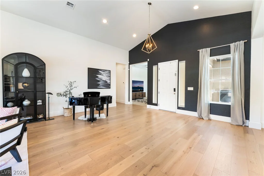 8735 Pioneer, Las Vegas, NV 89113