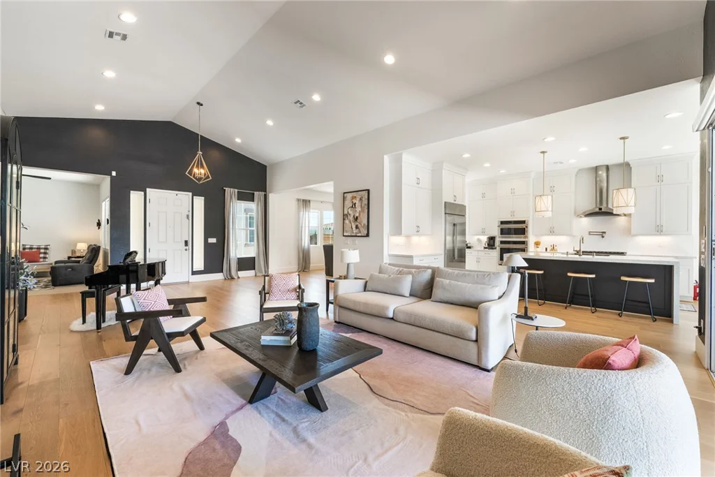 8735 Pioneer, Las Vegas, NV 89113