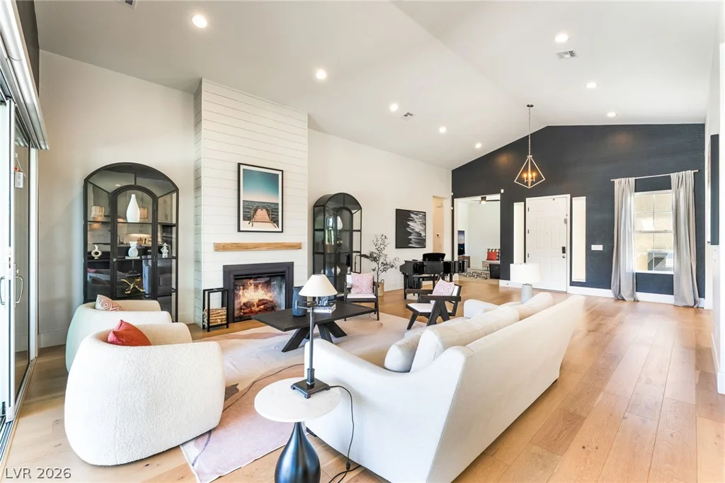 8735 Pioneer, Las Vegas, NV 89113