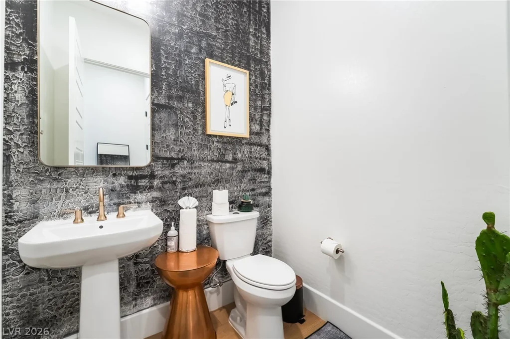 8735 Pioneer, Las Vegas, NV 89113
