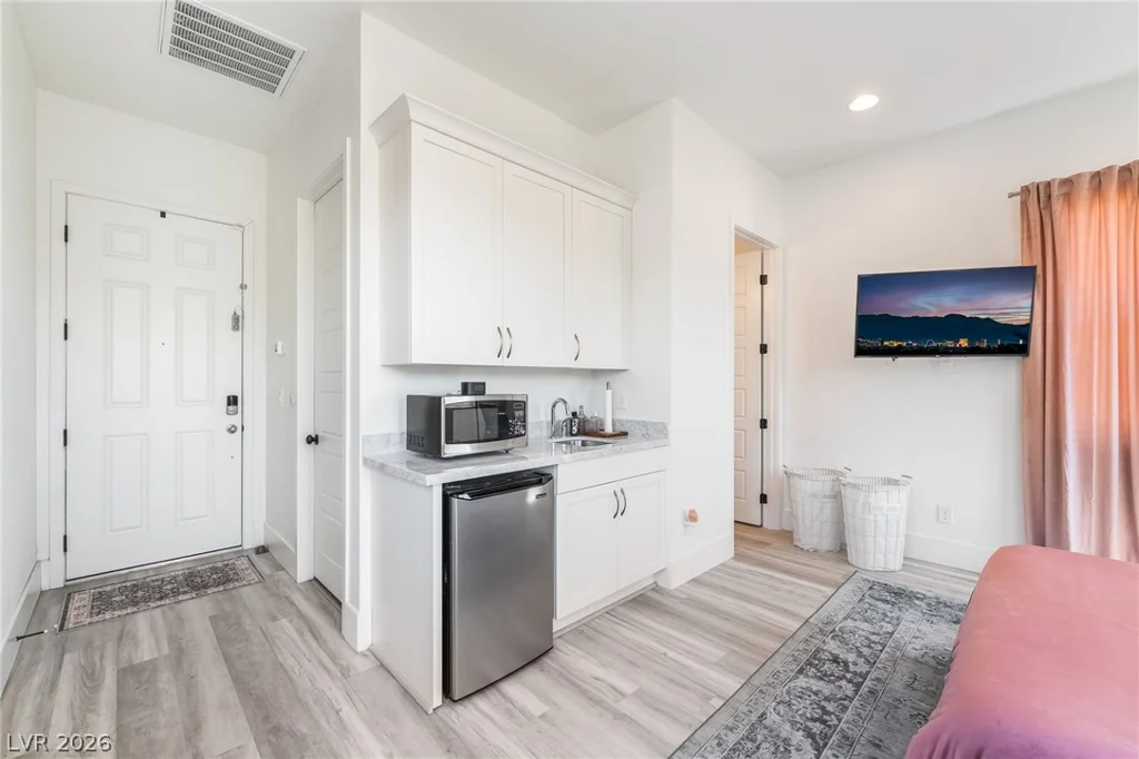 8735 Pioneer, Las Vegas, NV 89113